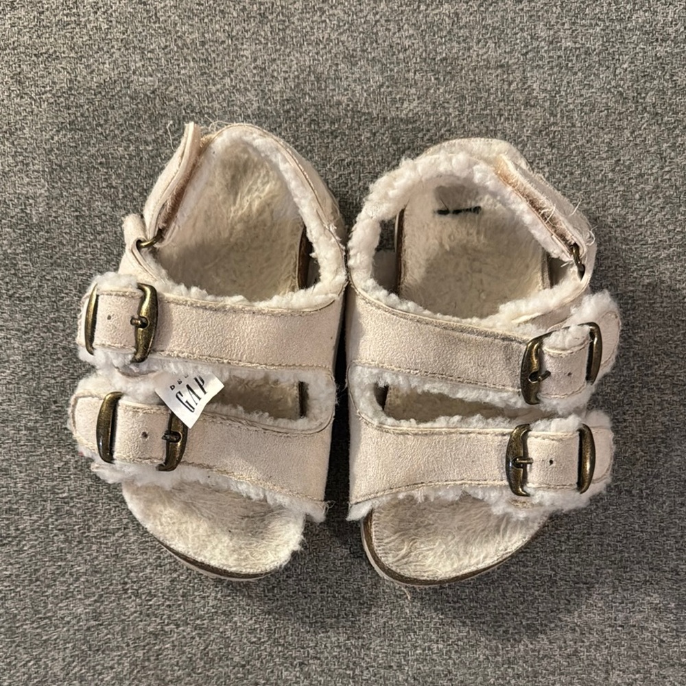 5/$15- Cozy Cream Kids Sandals